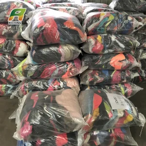 Ropa de segunda mano de fábrica