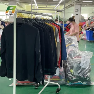Bolsas de Roupas Riching Mulher Vintage Esportivas Roupas Usadas Moletom Suéter de Marca em Segunda Mão