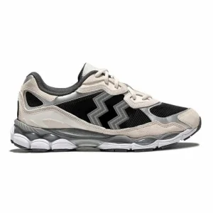 Zapatillas deportivas para hombres de uso diario en crema y plata, ideales para actividades al aire libre