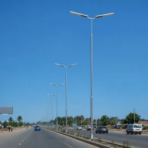 Pólo de Aço Galvanizado com Sensor de Movimento 60W Iluminação Pública Solar com Controle Inteligente Semi Integrado