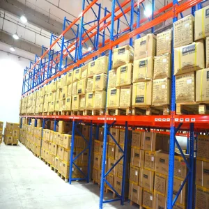 Almacenamiento en almacén industrial con estanterías de paletas de metal galvanizado de alta resistencia