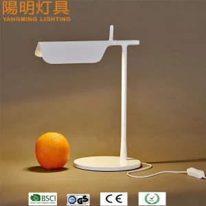 مصباح قراءة LED قابل للتعتيم مع ظل دوار باللونين الأسود أو الأبيض