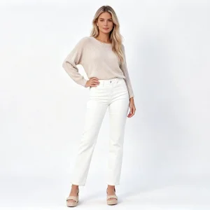 Calças de jeans cropped de cintura média para mulheres, com barra desfiada e pernas retas em denim stretch