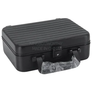 Maletín de aluminio elegante con acabado negro