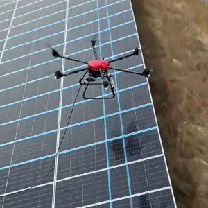 Dron de limpieza para estaciones solares