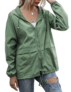 High Quality Lightweight Polyester Women's Raincoat Waterproof Windbreaker Hooded Jacket Travel Packable Outdoor Rainwear Custom