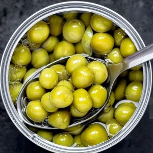 Conservas de fábrica china, guisantes verdes en salmuera
