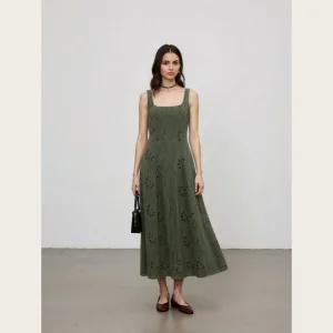 Vestido largo de alta calidad sin tirantes, con cortes, cintura ceñida y cintura alta