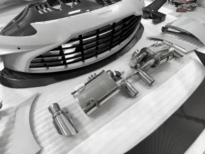 V12 Vantage Style Full Set Wide Body Kit Carbon Fiber Front Bumper Rear Wing & Exhaust System Parts for Aston Martin