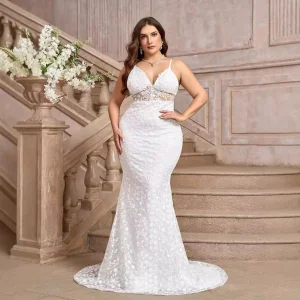 Women's Large-sized Floor-length Outdoor Dress in White with a V-neck and Shoulder Straps It's a Wedding Dress Without Bra