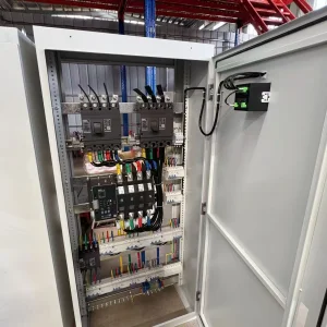 Pute 8-Way OEM PV String Solar Single Combiner Box AC/DC IP68 Rated Smart Lock Switch Cabinet