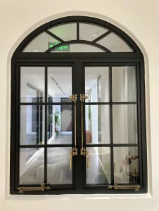 Ventana de aluminio con parte superior arqueada y vidrio aislante de doble panel para villa
