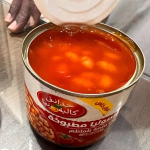 Alubias al horno en salsa de tomate de alta calidad y deliciosas