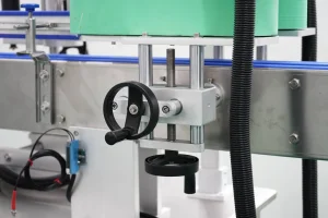 High-Speed Round Bottle Labeling Equipment for Wine Beverages