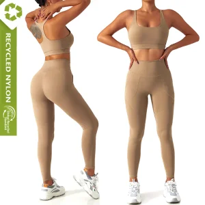 Conjuntos de ropa activa reciclados