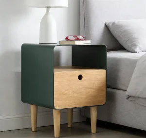 Mesa de noche de madera maciza nórdica elegante con exterior de metal suave y compartimento con cajón para sala de estar moderna