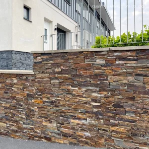 Natural Rusty Slate Stacked Stone Retaining Wall Design