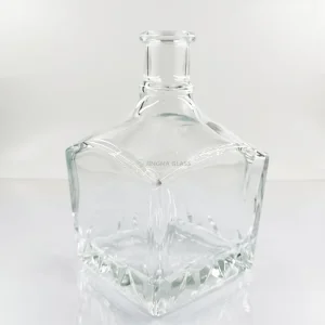 Luxury High Quality Square Wholesale Glass Whisky Bottle with Cork Reusable Bottle Manufacturer Glass Bottle for Whisky