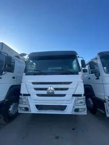 Secondhand Sinotruk Fuel Tanker 6X4 Used HOWO Oil Tank Truck Fuel Tank Truck