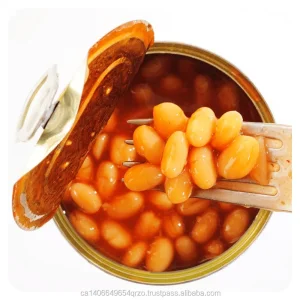 Frijoles blancos enlatados al horno en salsa de tomate