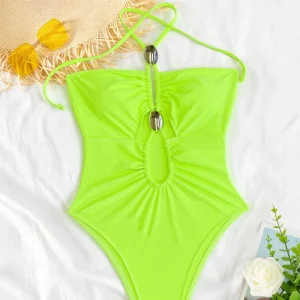 Maiô feminino com tiras cruzadas verde neon e contas douradas, recorte estilo brasileiro