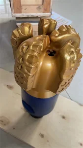 بت الماس مع صف مزدوج من الأسنان