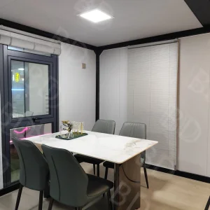 2024 Nuevas configuraciones modernas de virus 1/2/3 Casa contenedor móvil prefabricada portátil de dormitorios