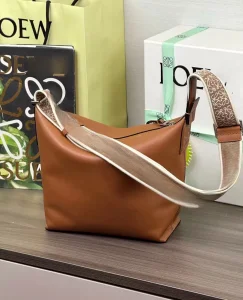 Bolsa Hobo Elegante e Despojada