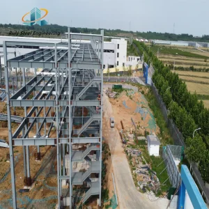 Construcción de Edificio de Estructura de Acero Prefabricado en Campus Escolar Educativo