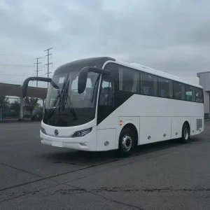Gran Vehículo Comercial Eléctrico Ofrece una Combinación de Alta Velocidad, Larga Autonomía y Capacidad para Cincuenta Pasajeros para Flotas Modernas