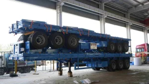 China Cargo-secure Anti-slip Flatbed Semi-Trailer Supplier, SKD