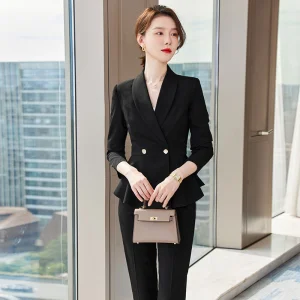 Blazer feminino de verão com recortes a laser