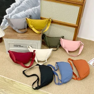 Bolsa Casual de Ombro Hobo Sling em Nylon