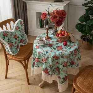 Festive Tablecloth for Events with Elegant Patterns and Durable Fabric