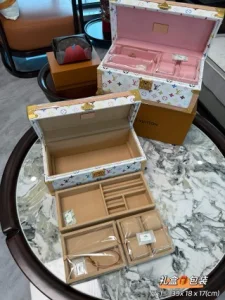 Replica LV Watch Trunk