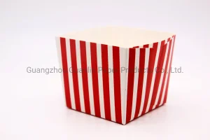 Forma de Bolo de Papel Colorido Listrado em Forma de Quadrado Feita Profissionalmente