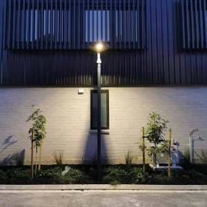 High-Efficiency Solar Post Top Light with Dual CCT &amp; Dusk-to-Dawn Mode