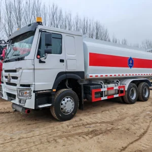 Refurbished Remanufactured Used Sinotruk HOWO Fuel Tanker Truck 6X4 8X4 23000 Liters 23 Cubic Meters Low Price Oil Tank Truck