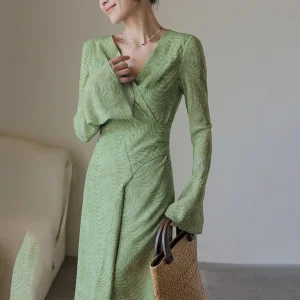 Vestido ajustado de manga larga verde