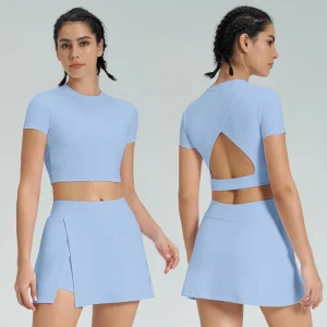 Conjunto esportivo casual de cor sólida em nylon e spandex, camiseta de gola redonda e culotes