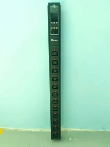 Unidad de Distribución de Energía en Rack Vertical para Eficiencia Energética