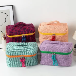 Wholesale Women's New Zipper Closure Polyester Breathable Minimalist Cosmetic Bag Large Capacity Travel Storage Bag