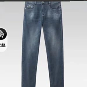 Os jeans masculinos de verão