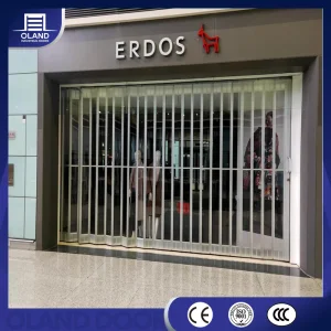Commercial Transparent Folding Door Polycarbonate Crystal Clear Full View Security PC Folding Sliding Door for Shopfront &amp; Shopping Mall
