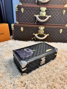 LV M4700B Watch Box