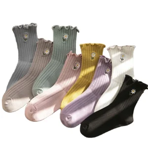 Wholesale Spring Antumn New Fashion Beautifully Embroidered Small Floral Cotton Women's Socks With Curled Loose