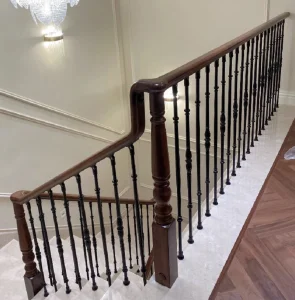 Solid Wood Villa House Staircase Outdoor Deck Railings Balustrades Handrails Balusters Modern Frameless Design Balcony Hotel Durable Feature