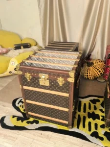 High-Quality Luxury Monogram Vinyl Record Storage Trunk - Off-White Velvet Interior Exporter, Product