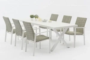 Chic Outdoor Dining
