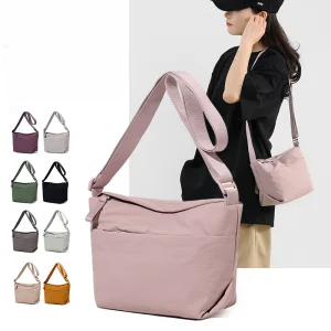 Unisex Sling Pillow Nylon Messenger Bag Waterproof Custom Fashionable Crossbody Zipper Closure 35*15*21cm All Seasons Travel